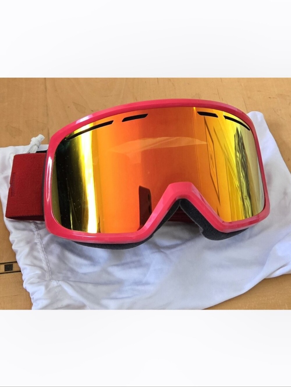 Smith Range snow goggles in a bright red color with a mirrored gold lens 5.5